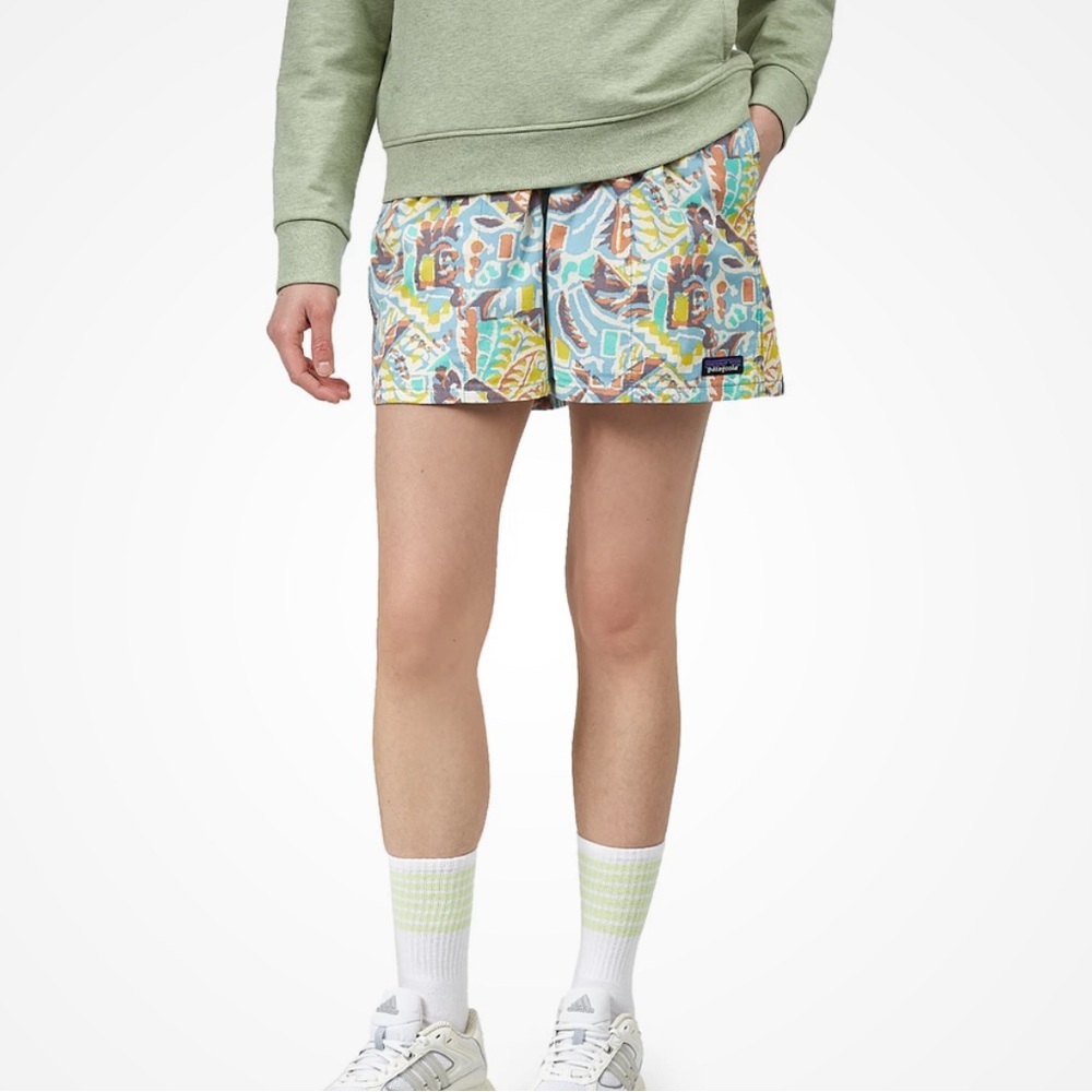 Patagonia Women’s Funhoggers Shorts Thriving Planet / Lago Blue NWT Size Large
